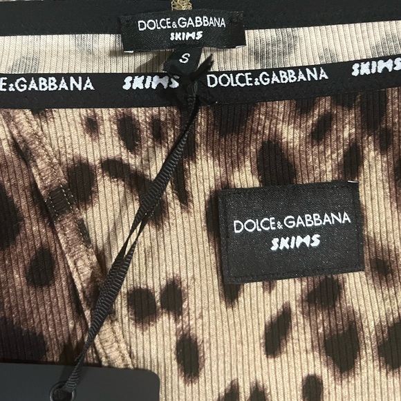 Dolce & Gabanna x Skims - Picture 3 of 4